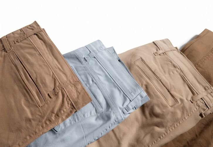 Different colours of men's chinos for men's chinos outfits