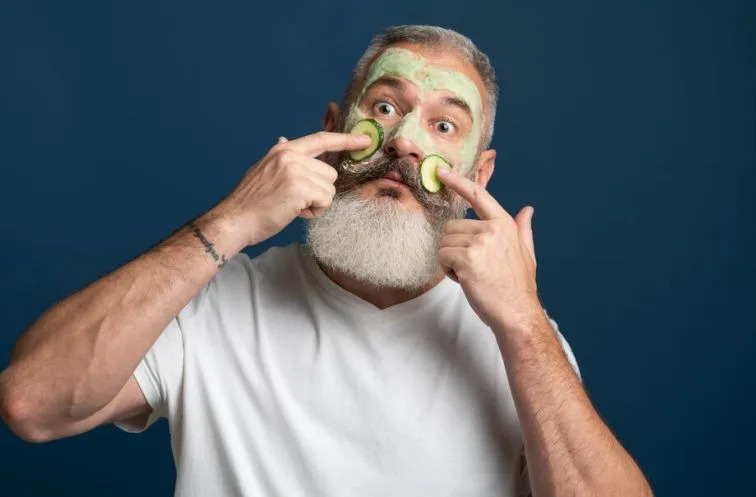 A older man on his grooming