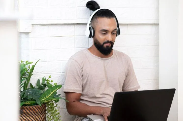 A man whose hobby is tech