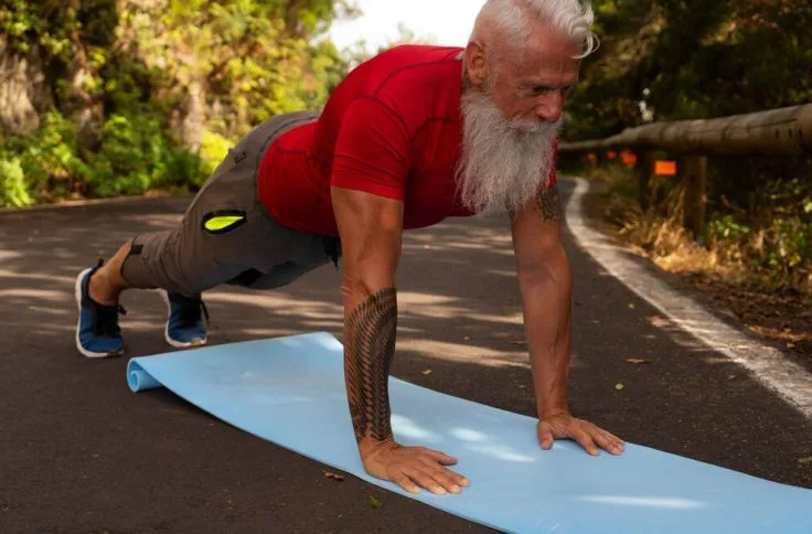 An older older doing the push up exercise