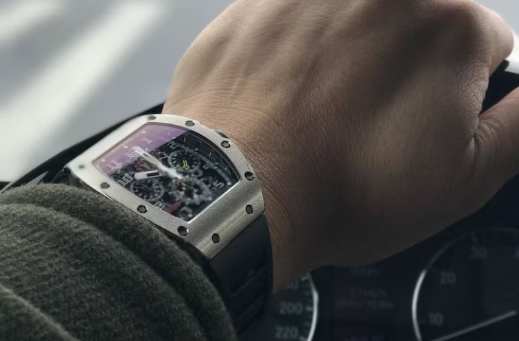 How to read a chronograph watch