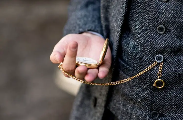 How to wear a pocket watch
