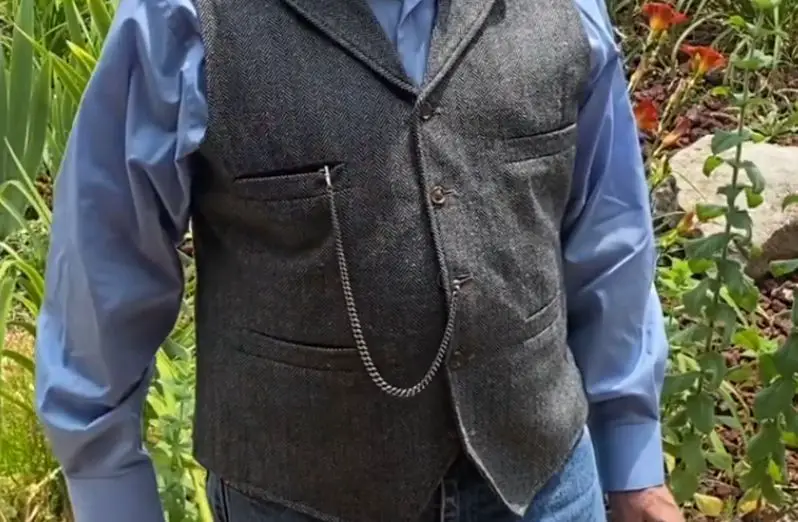 How to wear a pocket watch