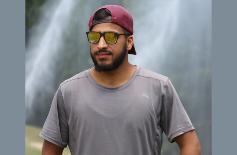 Light weight t-shirt for summer outfit for men