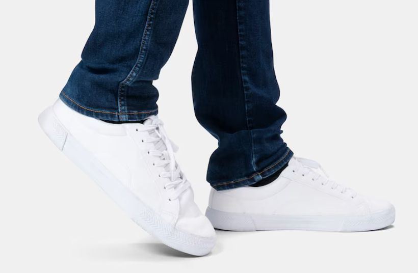 Men's white sneakers for summer