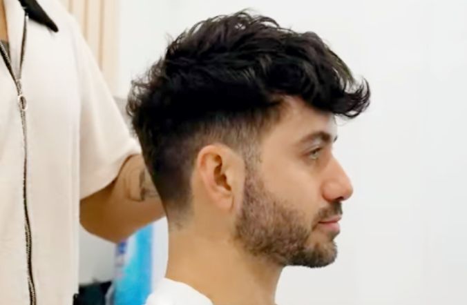 Textured fringe men's hairstyle