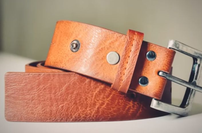 A popular buckle belt for men