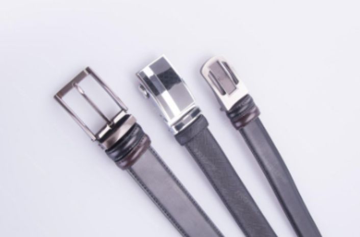 Different kinds of men's belt buckles