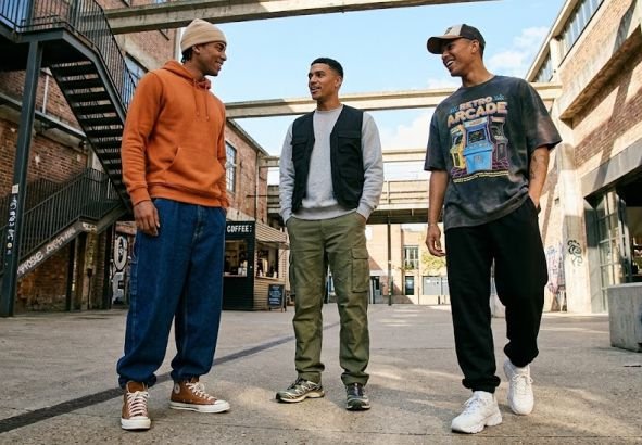 Men wearing Baggy Jeans, Cargo Pants, and Joggers, depiction of streetwear outfits for men