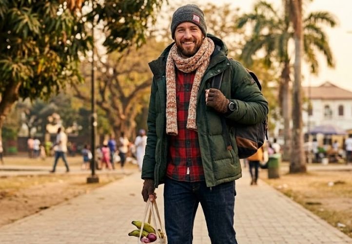 A streetwear for Winter: Layering Hoodies, Puffers, Scarves, and Beanies
