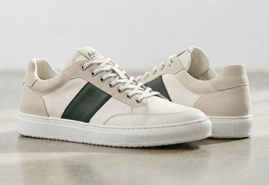 A low-top sneakers type for men