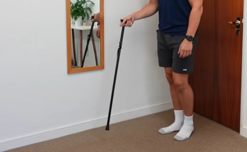 Adjustable walking cane for old men