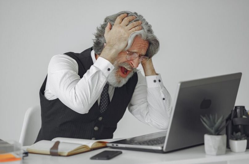 How Older Men Can Manage Finances in Retirement